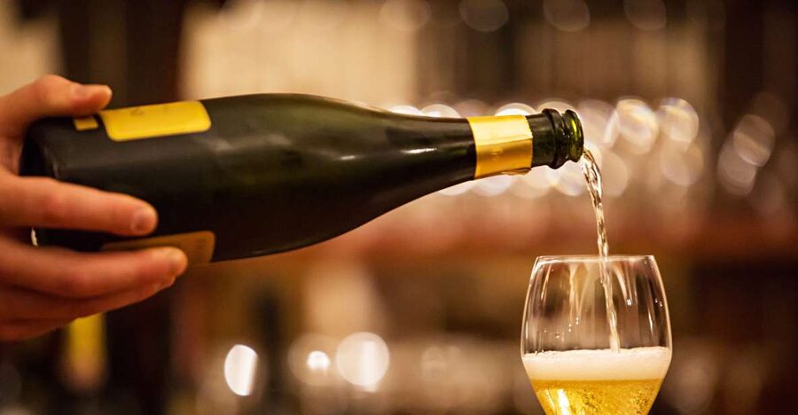 Milan: Wine Tasting Experience in the City Centre - Three glasses, three ways to understand Italian wine