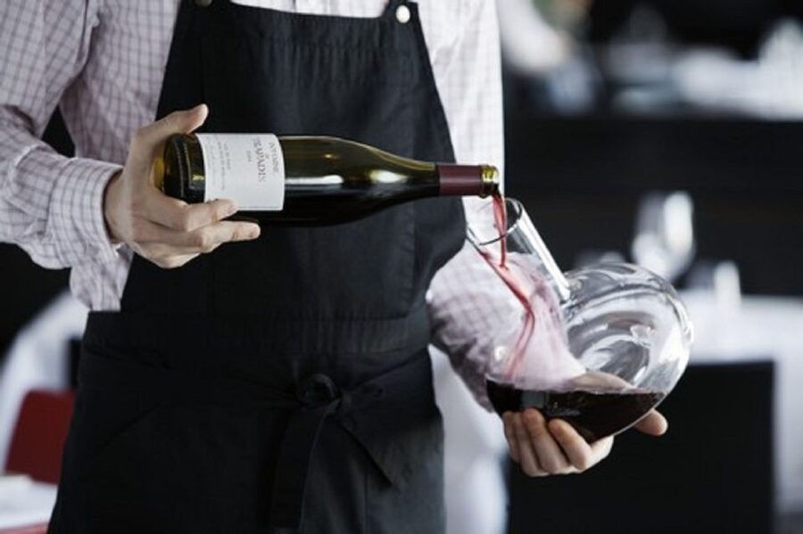 Milan: Wine Tasting Experience in the City Centre - Arriving at La Dogana del Buongusto