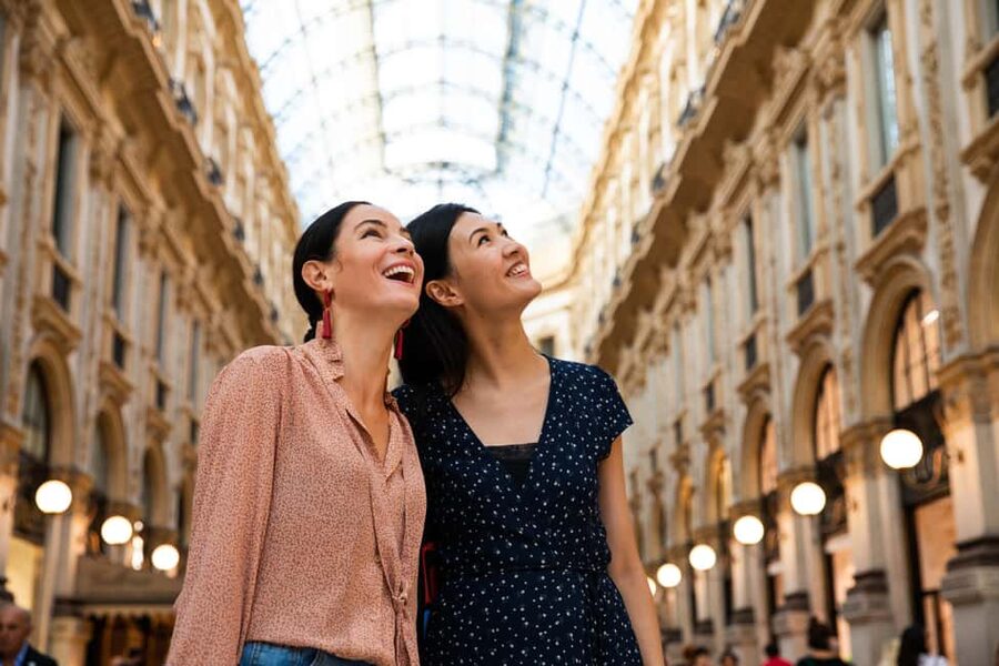 Milano: Highlights Private Tour, Duomo, Castle & Gelato - A short local bar and a choice about gelato