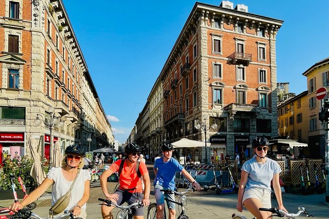 Miles and smiles /// Milan's ride - Palestro, Repubblica, and the Pirellone