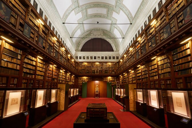 Pinacoteca Ambrosiana and da Vinci's Codex Atlanticus admission in Milan - A simple route from Piazza Duomo