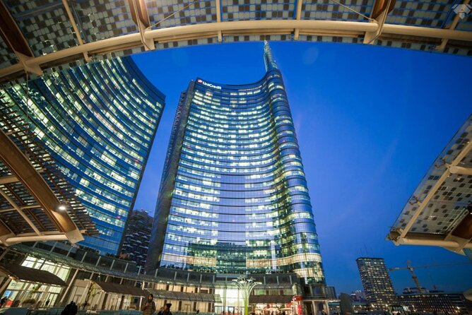 Private 3 Hours of Wonders in Milan (3km Friendly & Easy) - Milan in three hours, from glass towers to medieval stone