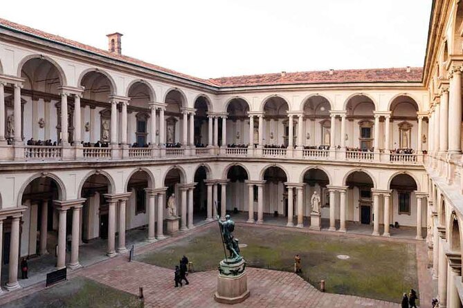 Private 3 Hours of Wonders in Milan (3km Friendly & Easy) - Piazza del Duomo without an interior visit