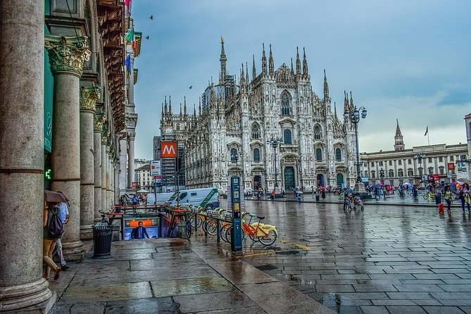 Private 4-Hour Walking Tour of Milan with private official tour guide - La Scala from the outside