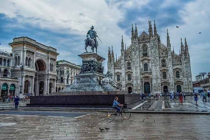 Private 4-Hour Walking Tour of Milan with private official tour guide - Piazza del Duomo and the city’s grand front door