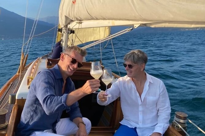 Private Guided Sailing Boat Tour on Lake Como with Aperitif - What the three-hour schedule means for you