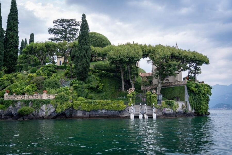 Private Luxury Boat Tour of Lake Como with Stops & Drinks - Villa del Balbianello and the movie connection