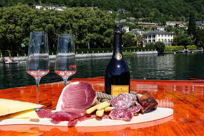 Private Tour by Classic Wooden Boat on Lake Como - Villa d’Este and the floating pool