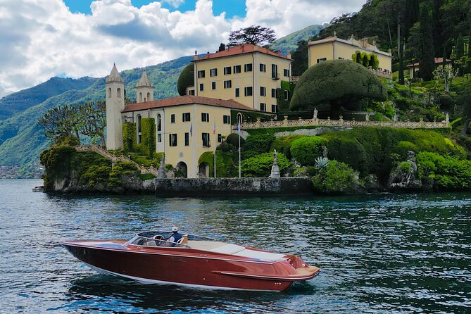 Private wooden boat tour on Lake Como - Laglio and the celebrity villa views