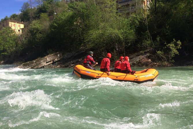 Rafting on Brembo River. - Learning the commands before the rapids