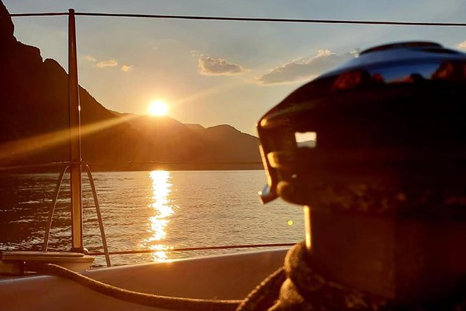 Sailing at Sunset on Lake Como: How to escape from daily routine - Why sunset is the right time for a Lake Como sail