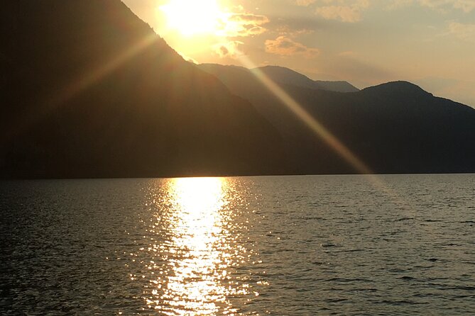Sailing at Sunset on Lake Como: How to escape from daily routine - Who will enjoy this sailing most