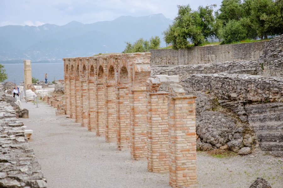 Sirmione: Grotte di Catullo Archeological Tour - Why the Grotte di Catullo setting matters