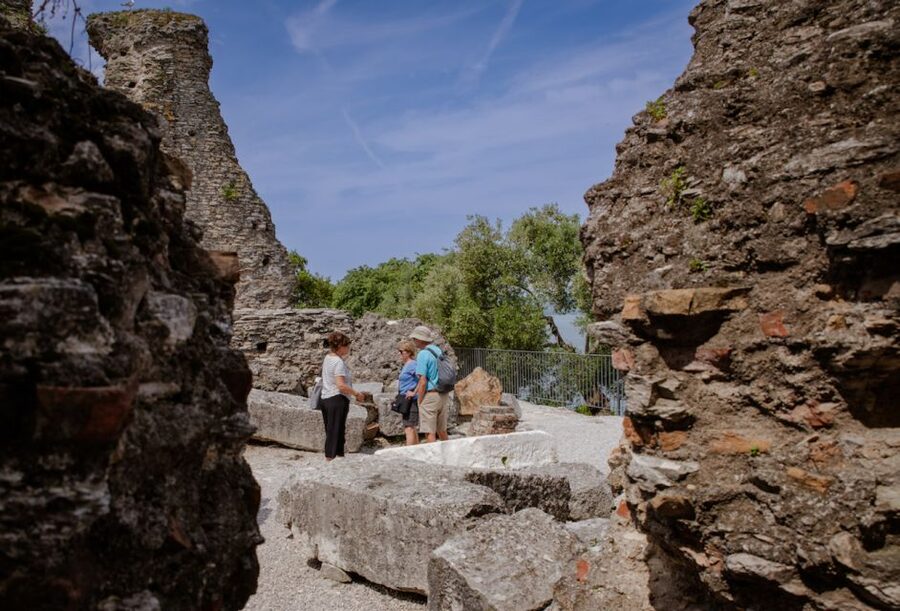 Sirmione: Grotte di Catullo Archeological Tour - The views at the end of the peninsula