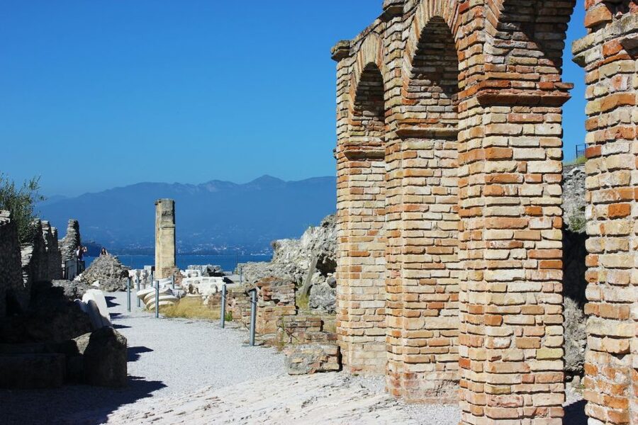 Sirmione: Lake Garda Boat, Grotte di Catullo & Walking Tour - Practical advice before you go
