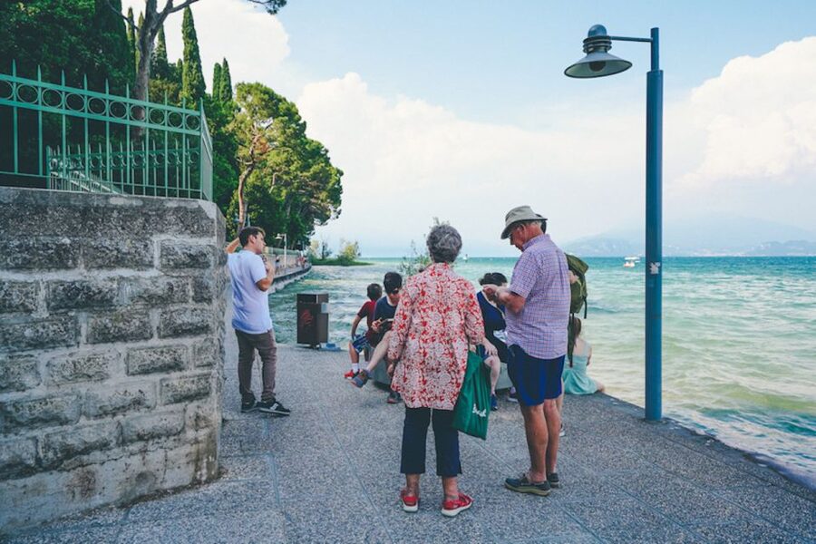 Sirmione: Lake Garda Boat, Grotte di Catullo & Walking Tour - The guide can make or break the history