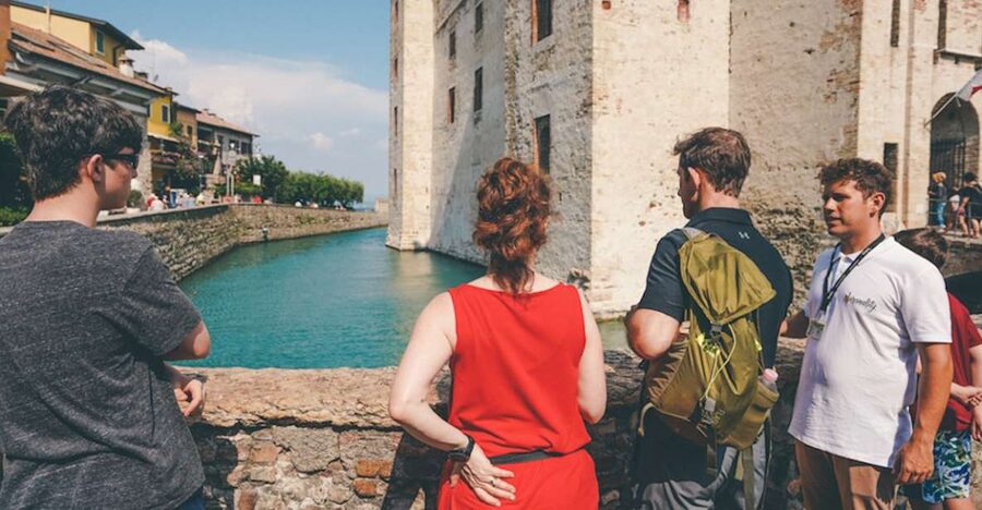 Sirmione: Lake Garda Boat, Grotte di Catullo & Walking Tour - Meeting your guide near the InfoPoint