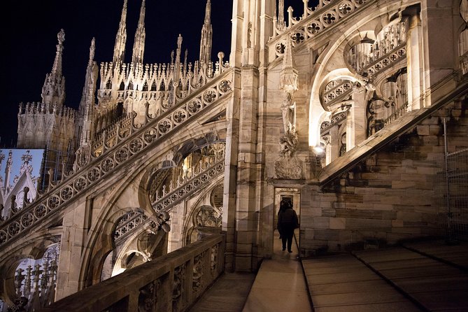 Skip The Line: Best Of Milan Tour With Last Supper & Milan Duomo - Entering Milan Duomo after the city walk
