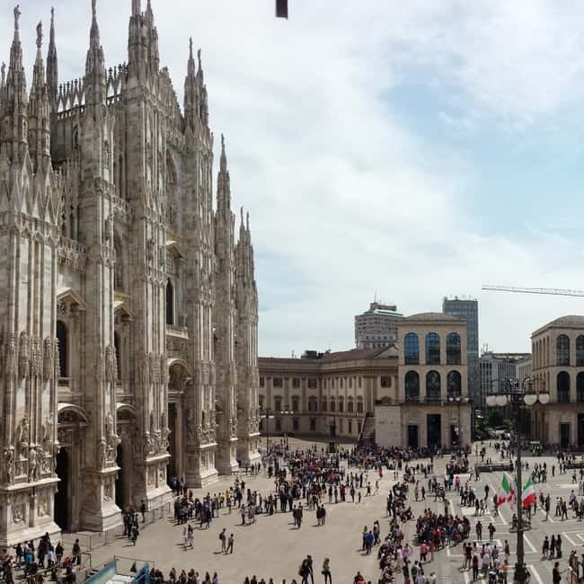 Skip-the-Line Duomo & La Scala Museum Tour + Hop On Hop Off - The optional 2-day hop-on hop-off bus ticket
