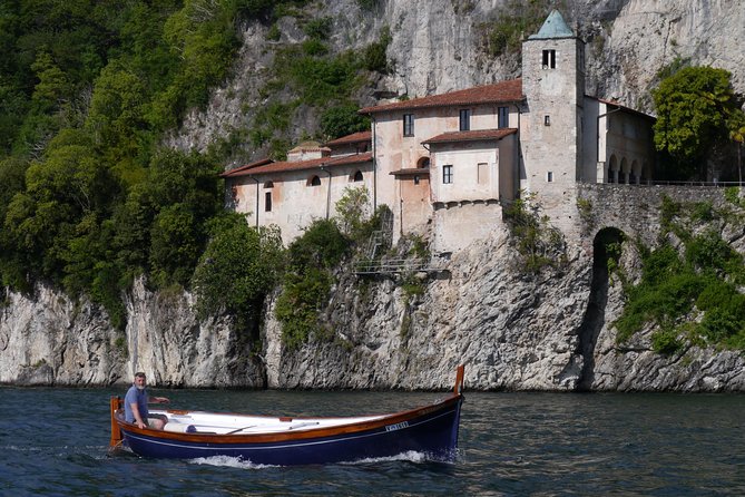 Slow boat tour for small groups with appetizer on Lake Maggiore - Who will get the most from this cruise