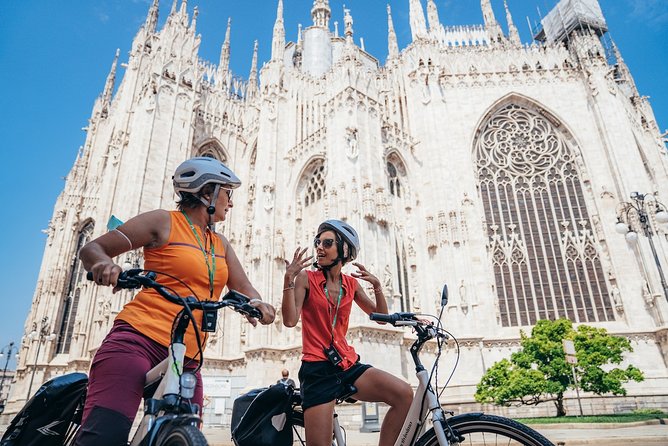 Small-group Milan Highlights e-Bike Tour - A short look at San Sepolcro and Piazza Affari