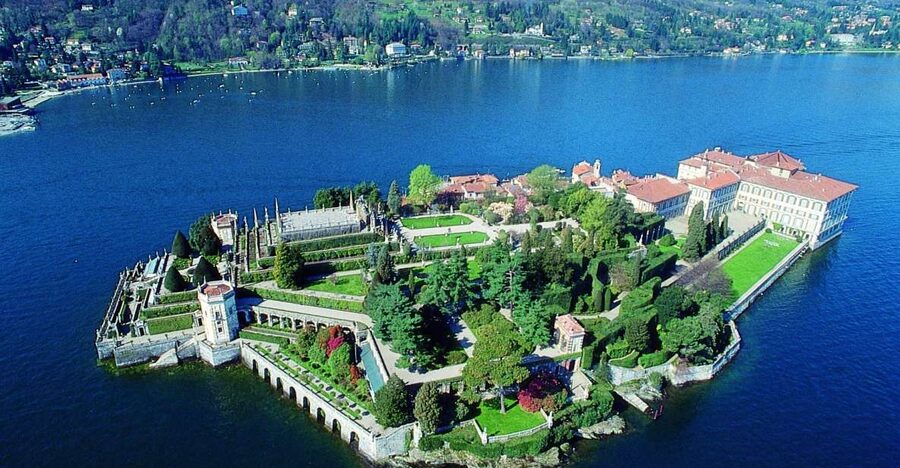Stresa: Isola Bella Boat Tour - Walking the ten terraced gardens