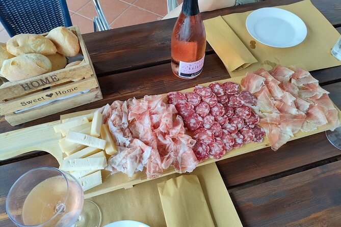 Tasting of 4 Valtenesi wines with local food in Salò - Who will enjoy this tasting most
