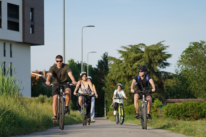 The Milan you don't expect, bike tour with picnic on the lake - Davide’s role makes a difference