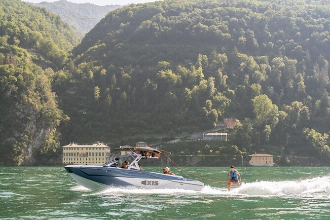 Tour aboard the iconic Bertram 31 Sedan on Lake Como - Key points to know before you book