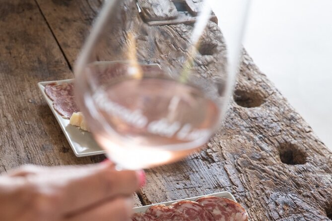 Tour and Tasting of Organic Wines in Lazise - Local food that makes the wine matter
