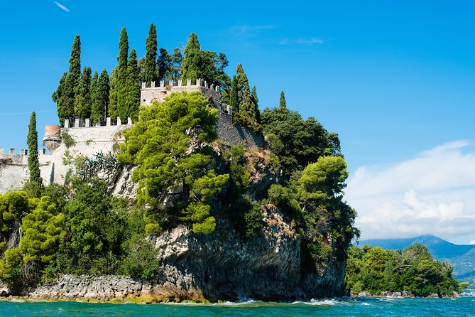 Tour in barca da Sirmione all'Isola del Garda - The captain can shape the whole outing