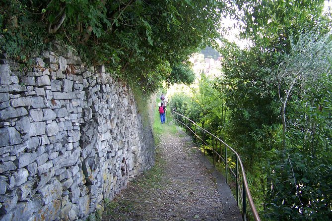 Varenna on the Como Lake, the Villa Monastero and the Patriarch's Greenway path - Lunch, timing, and the crowded waterfront