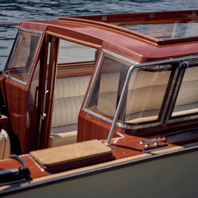 Varenna: Shared Sunset Boat Tour with a Prosecco Aperitif - Lenno and Villa del Balbianello from the water