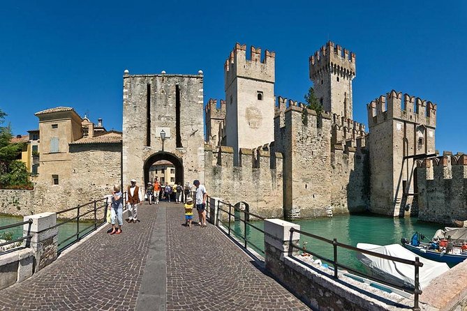 Verona & Lake Garda with Boat Cruise: Full-Day Tour from Milan - Guides, coach comfort, and the long day