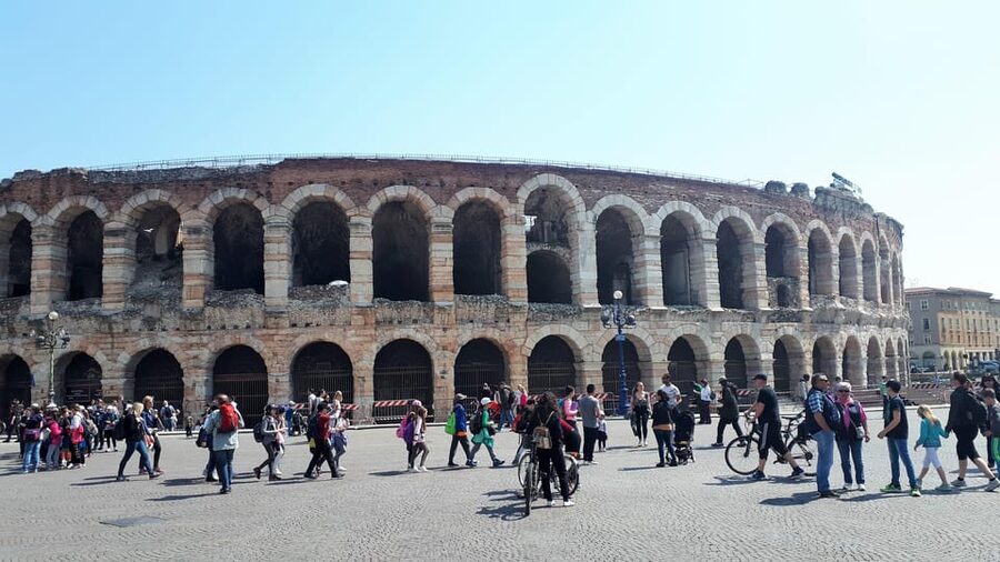 Visit of Verona and Lake Garda. Full day tour from Milan - Verona, Juliet’s Balcony, and the Roman Arena