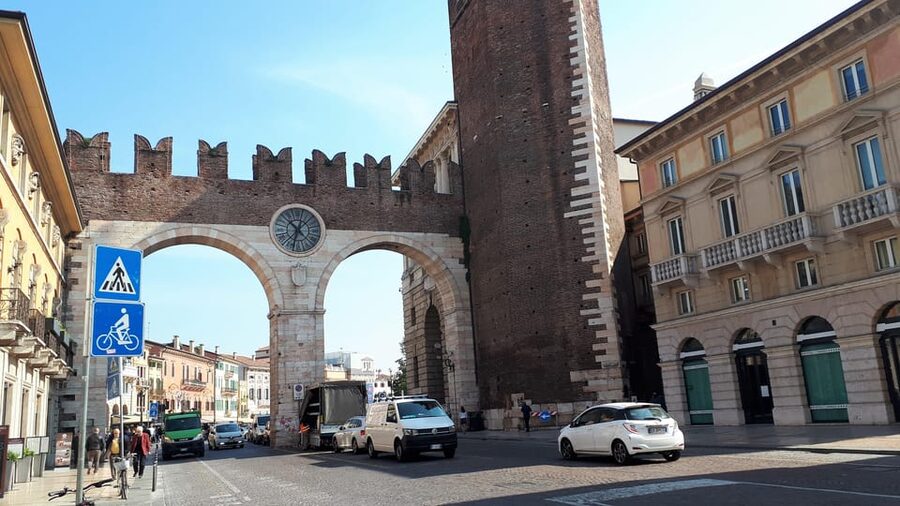 Visit of Verona and Lake Garda. Full day tour from Milan - Two hours in Sirmione’s old town