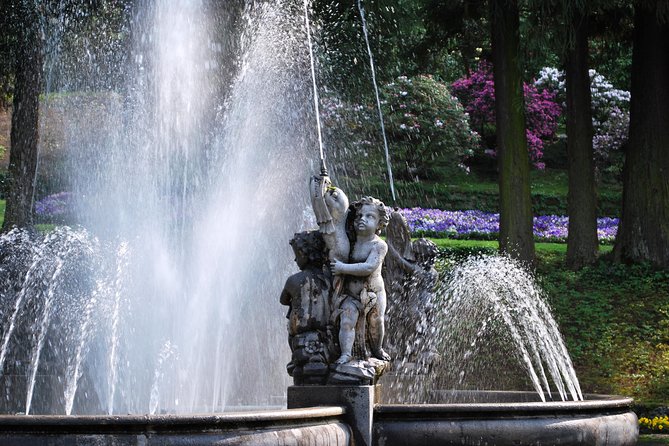 Walking tour with a private tour guide in the botanical gardens of Villa Taranto - Meeting Giulia Ferrari at 9:30
